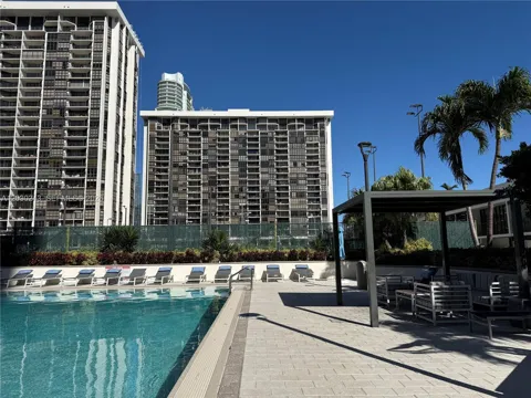 1925 Brickell Ave #1403