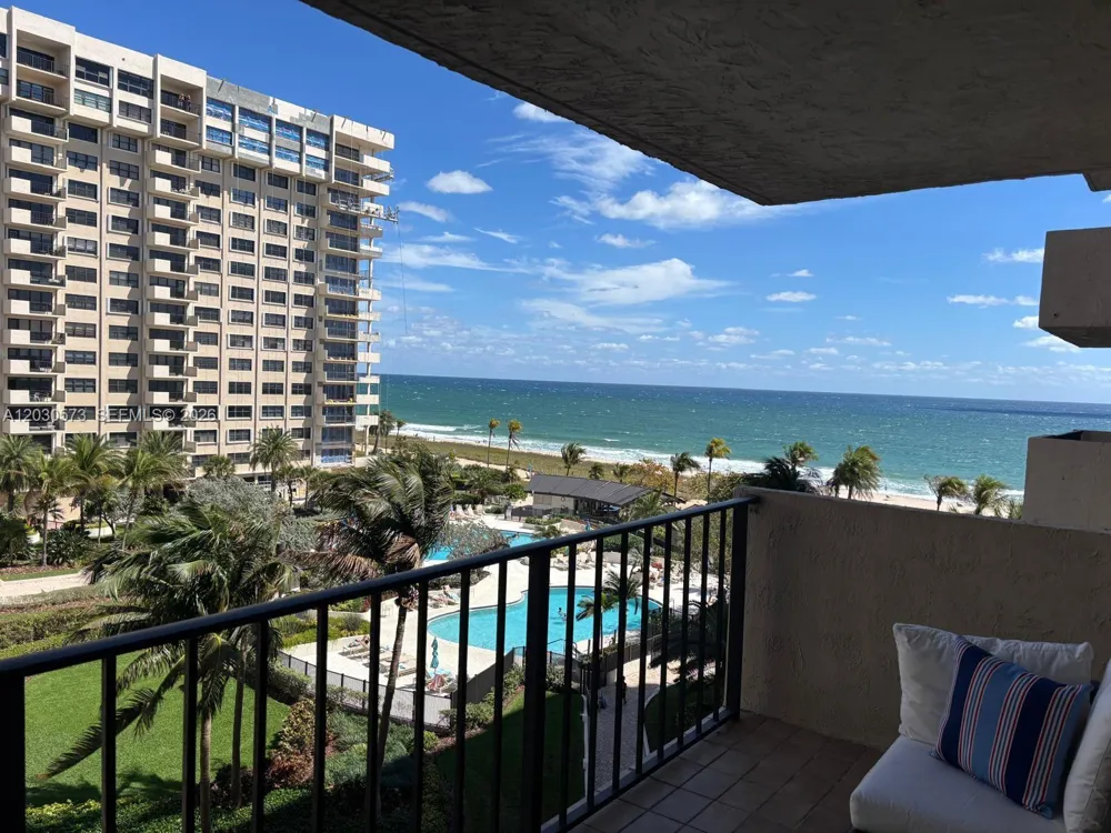 4900 Ocean Blvd #702 Lauderdale By The Sea, FL 33308