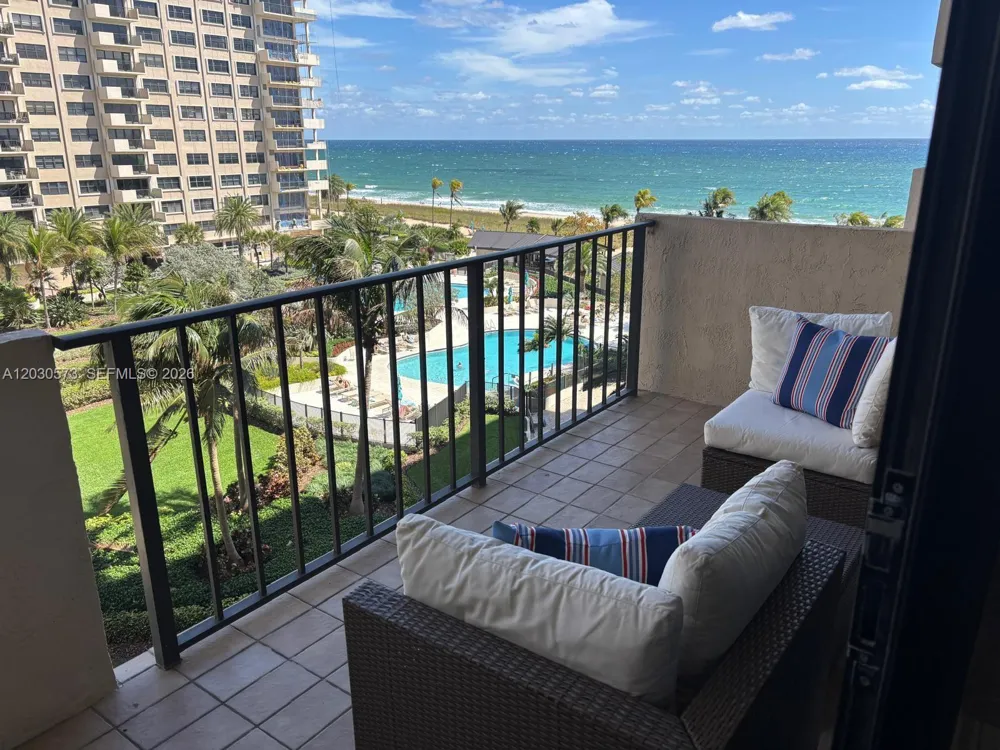 4900 Ocean Blvd #702 Lauderdale By The Sea, FL 33308