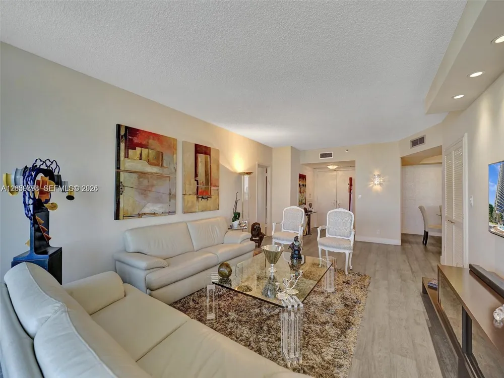 20281 E Country Club Dr #1609 Aventura, FL 33180