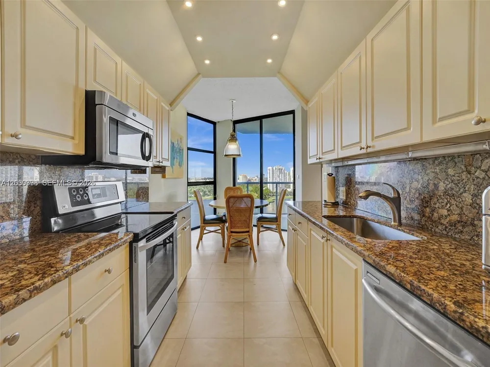 20281 E Country Club Dr #1609 Aventura, FL 33180