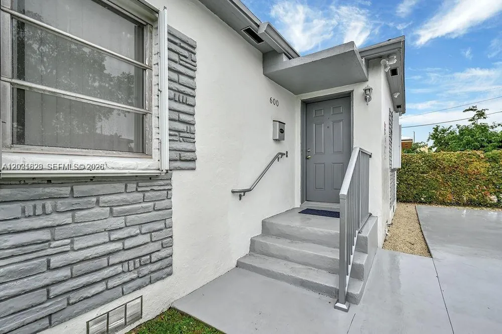 600 NW 34th Ave Miami, FL 33125