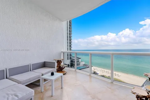 15901 Collins Ave #904