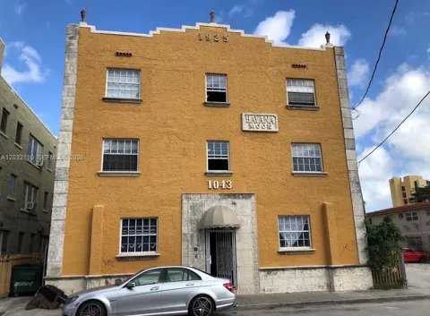 1043 NW 2nd St #2