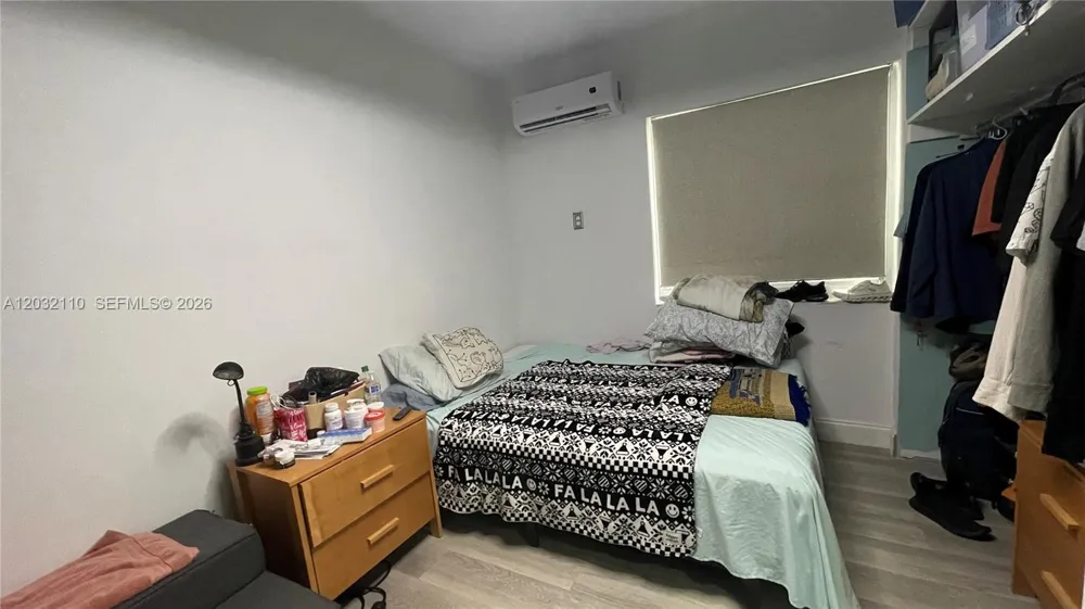 1043 NW 2nd St #2 Miami, FL 33128