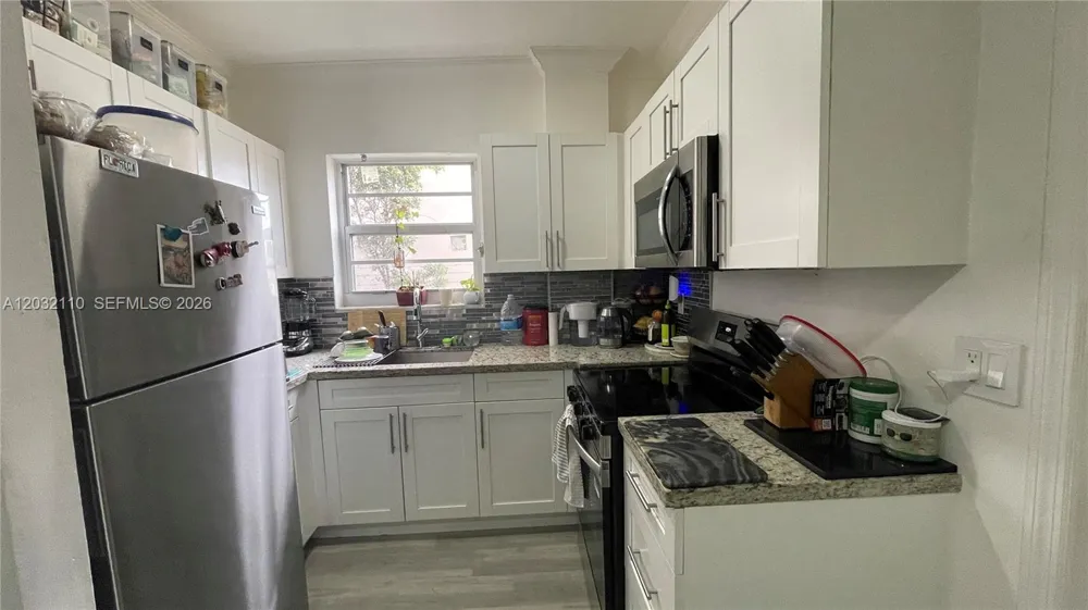 1043 NW 2nd St #2 Miami, FL 33128