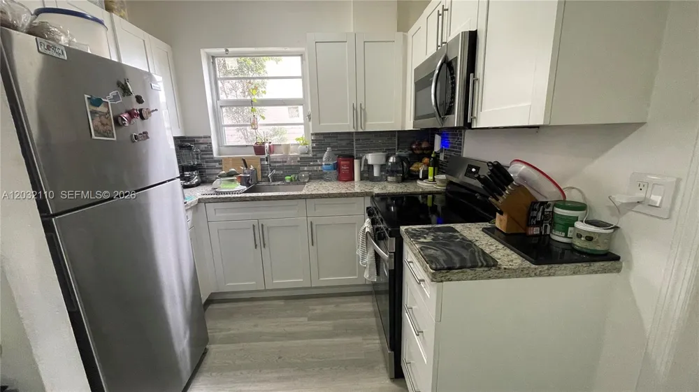 1043 NW 2nd St #2 Miami, FL 33128