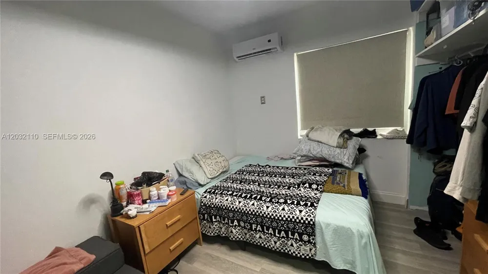 1043 NW 2nd St #2 Miami, FL 33128