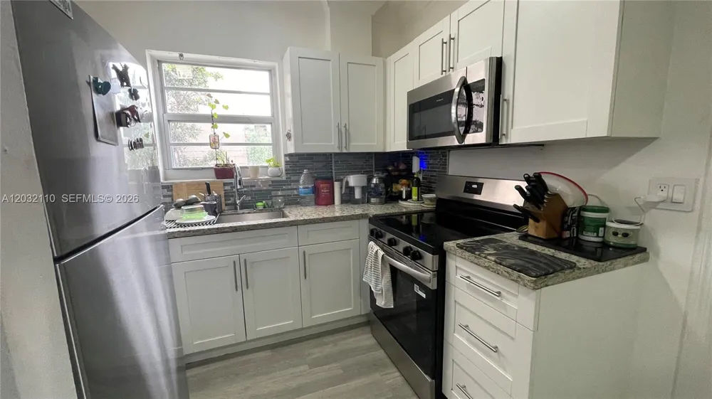 1043 NW 2nd St #2 Miami, FL 33128