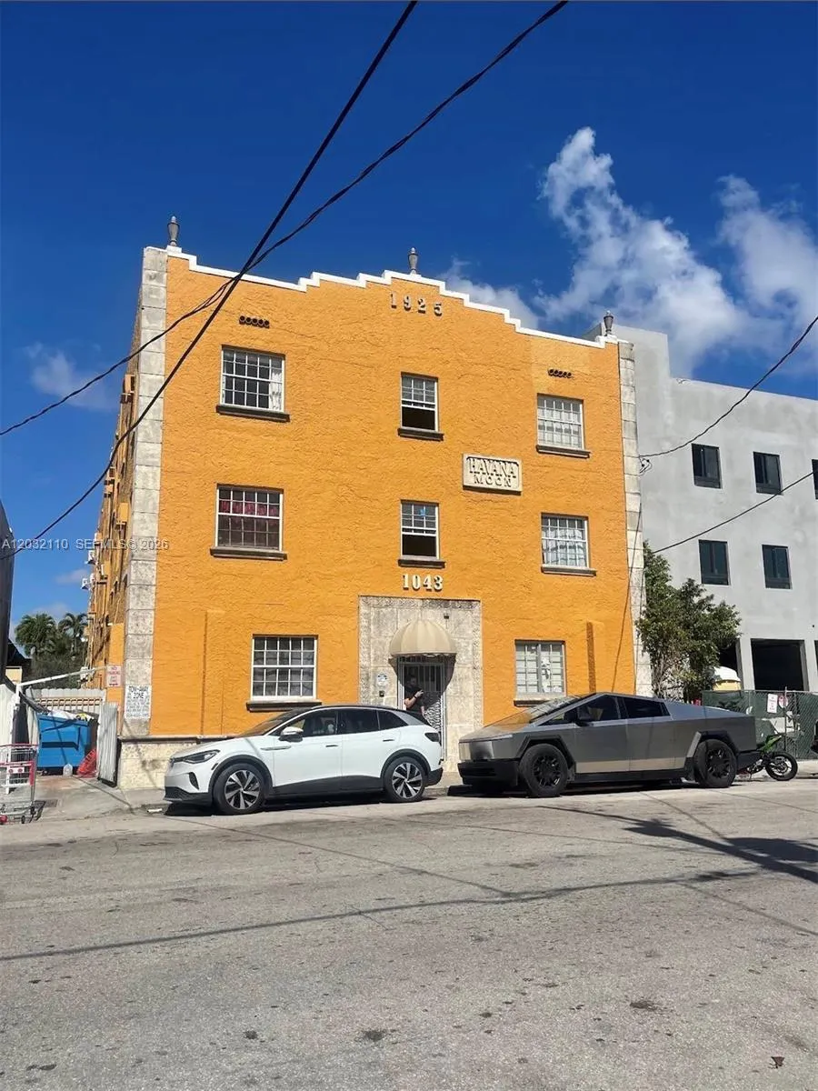 1043 NW 2nd St #2 Miami, FL 33128