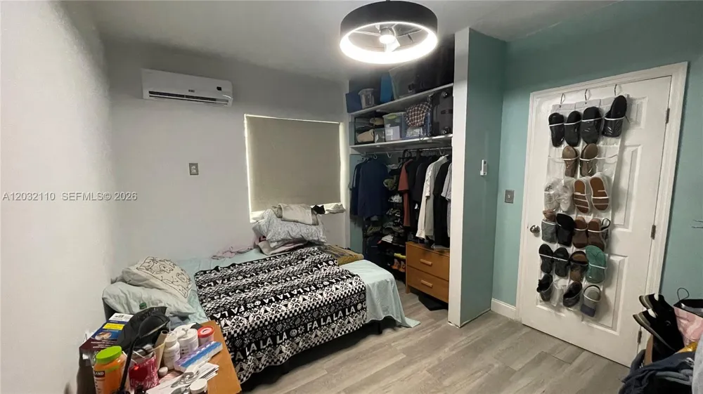 1043 NW 2nd St #2 Miami, FL 33128