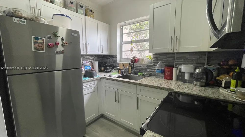 1043 NW 2nd St #2 Miami, FL 33128