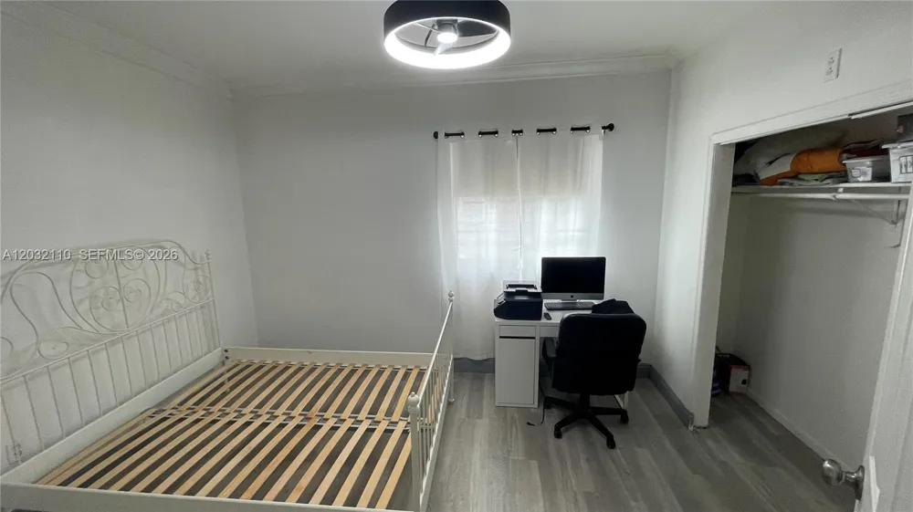 1043 NW 2nd St #2 Miami, FL 33128