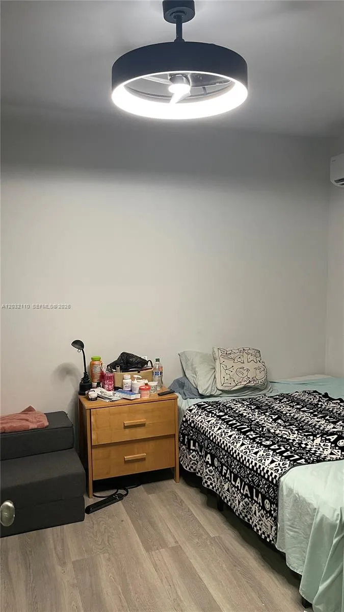 1043 NW 2nd St #2 Miami, FL 33128
