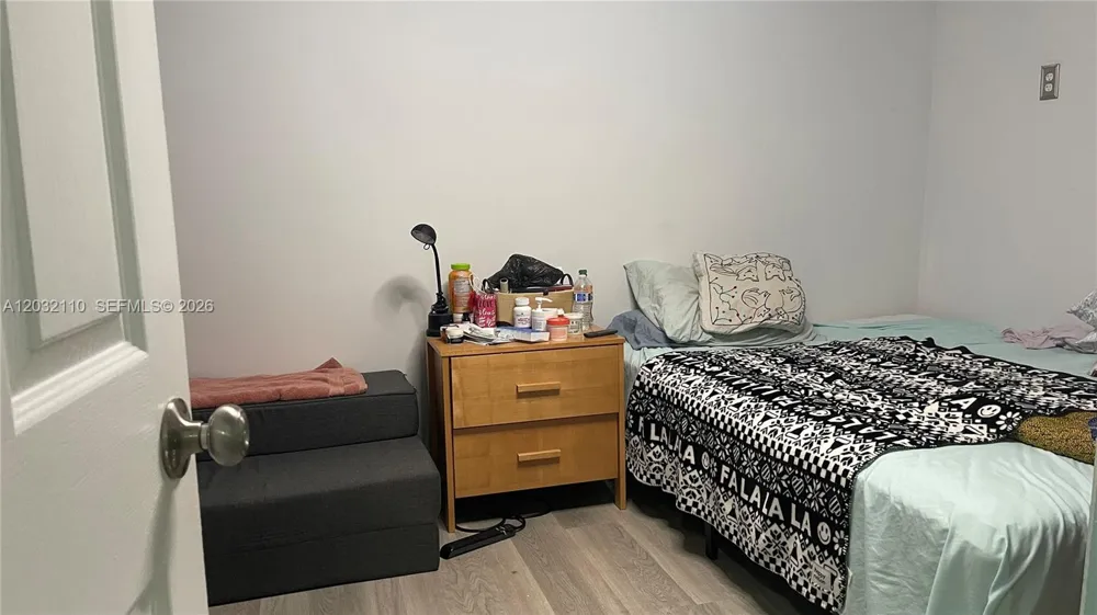 1043 NW 2nd St #2 Miami, FL 33128