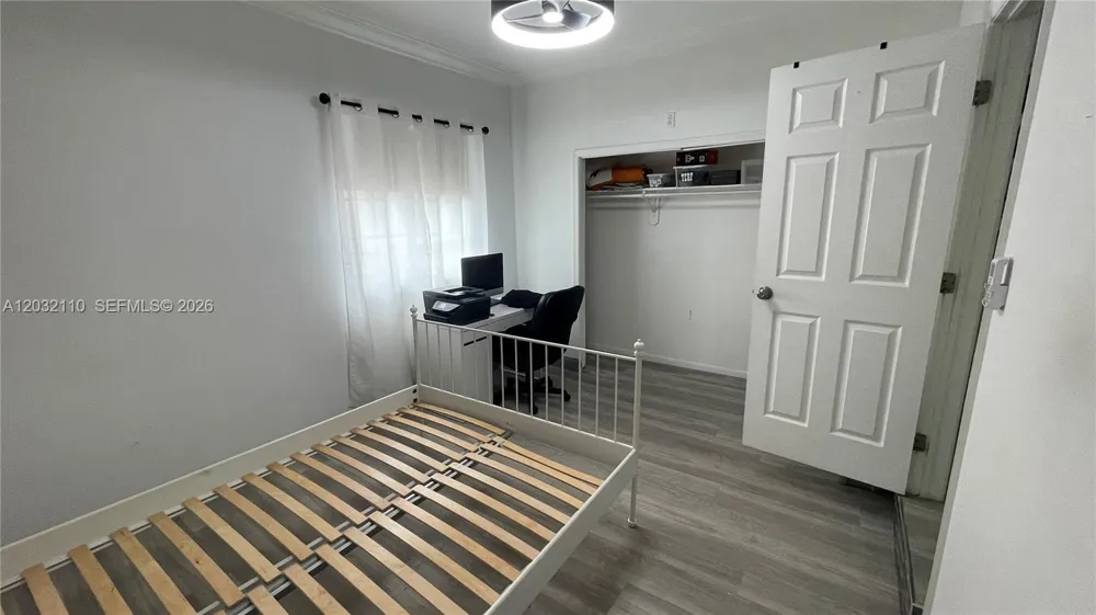 1043 NW 2nd St #2 Miami, FL 33128
