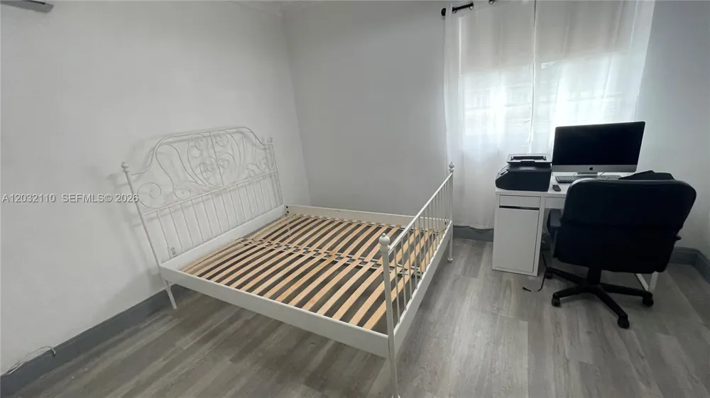 1043 NW 2nd St #2 Miami, FL 33128