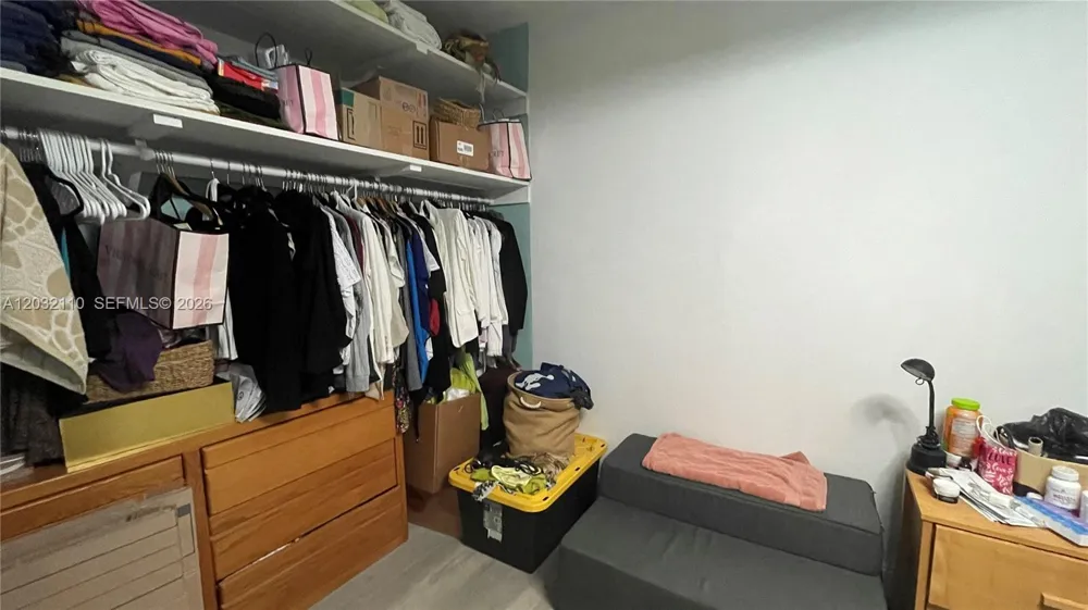 1043 NW 2nd St #2 Miami, FL 33128