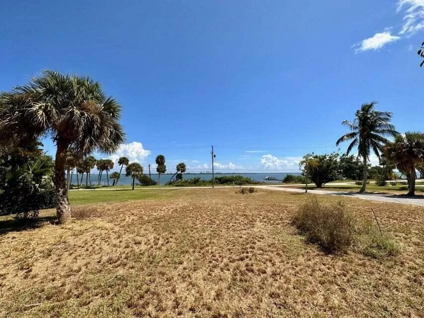 1811 S Indian River Drive Fort Pierce, FL 34950