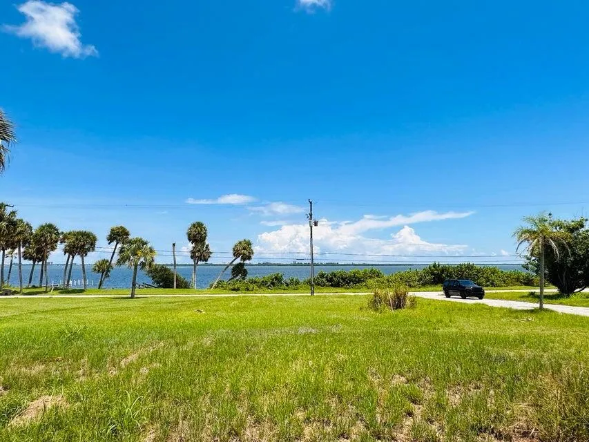 1811 S Indian River Drive Fort Pierce, FL 34950