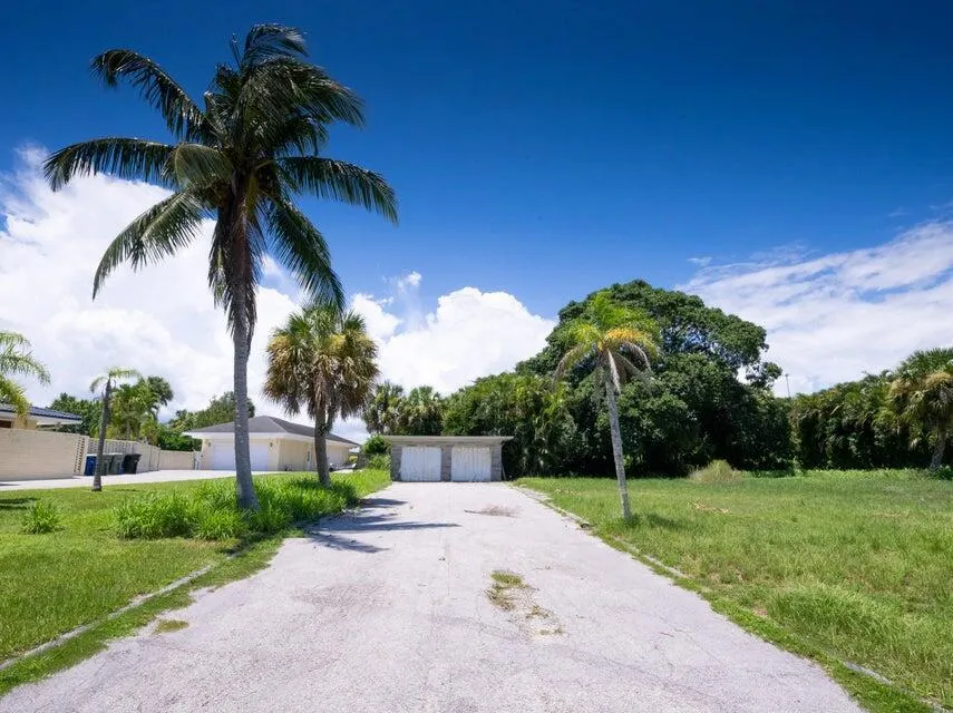 1811 S Indian River Drive Fort Pierce, FL 34950
