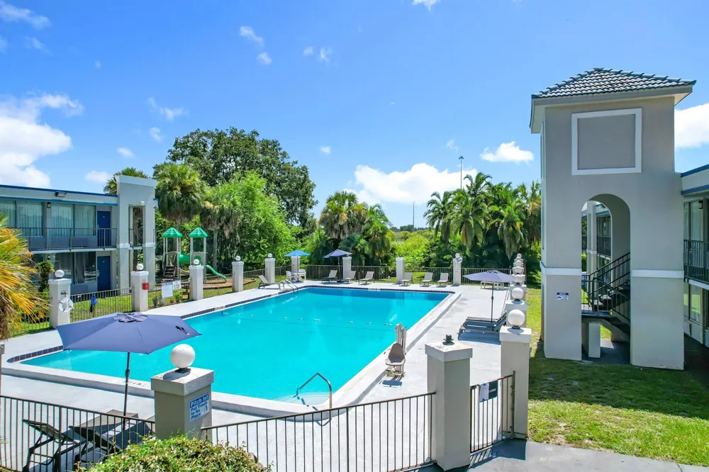 4645 Socrum Loop Road #101 Lakeland, FL 33809