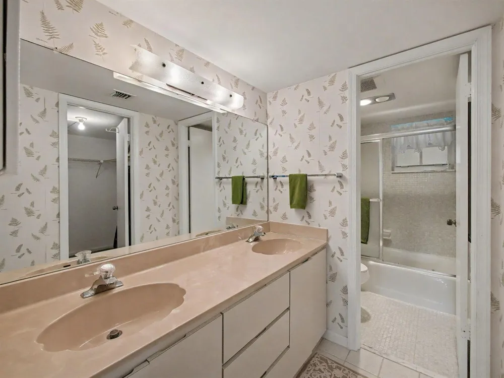 1205 Sandy Lane #246 Singer Island, FL 33404