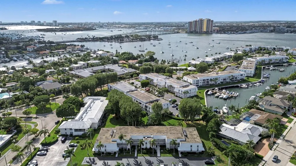 1205 Sandy Lane #246 Singer Island, FL 33404
