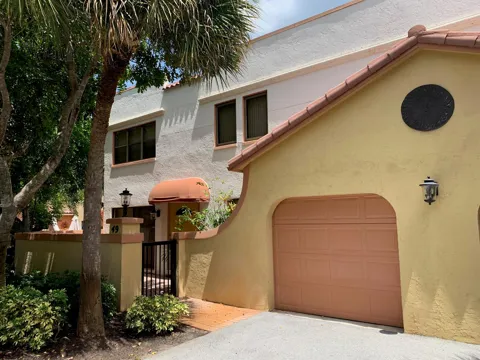 49 Uno Lago Drive