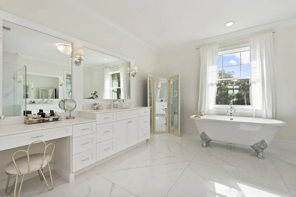54 S Sewalls Point Road Sewalls Point, FL 34996