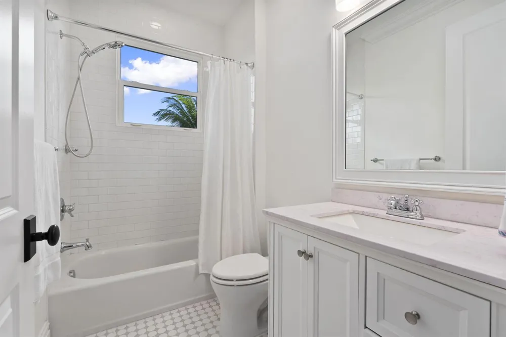 54 S Sewalls Point Road Sewalls Point, FL 34996