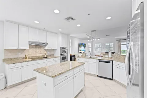 305 E Ocean Avenue #Th-7