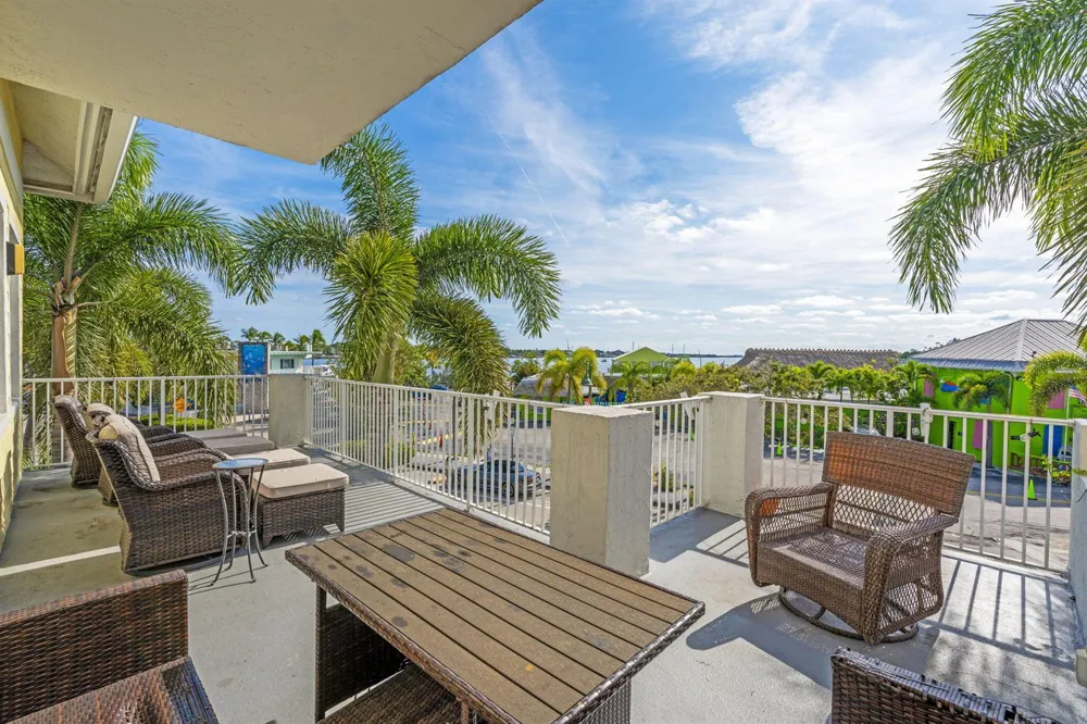305 E Ocean Avenue #Th-7 Lantana, FL 33462