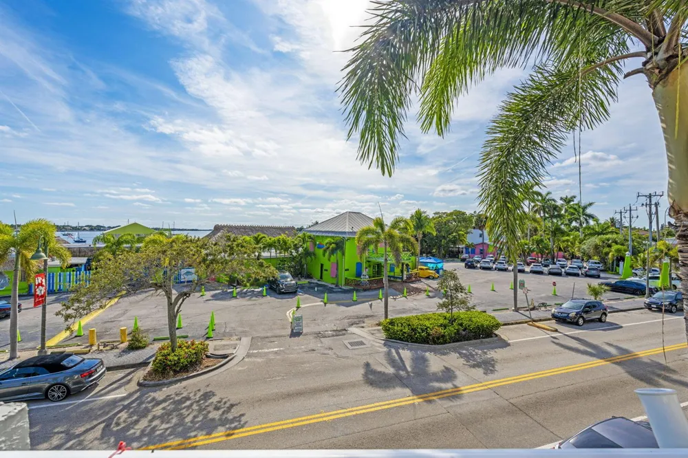 305 E Ocean Avenue #Th-7 Lantana, FL 33462