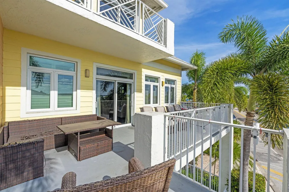 305 E Ocean Avenue #Th-7 Lantana, FL 33462