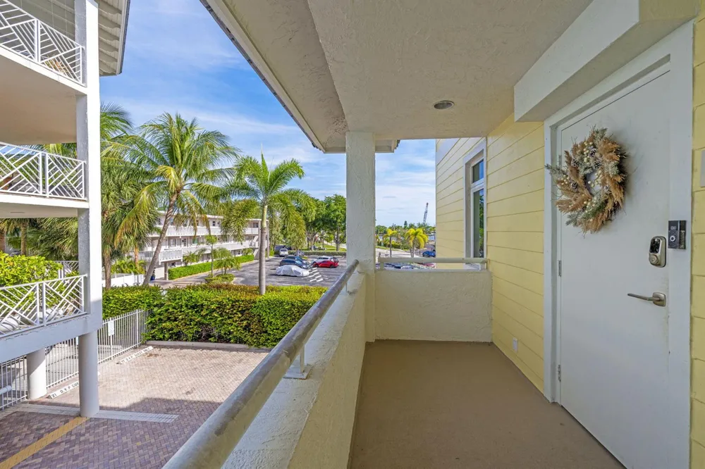 305 E Ocean Avenue #Th-7 Lantana, FL 33462