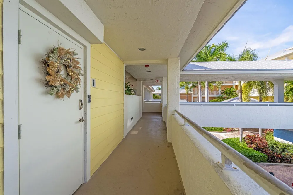 305 E Ocean Avenue #Th-7 Lantana, FL 33462