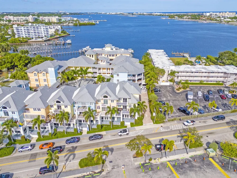 305 E Ocean Avenue #Th-7 Lantana, FL 33462