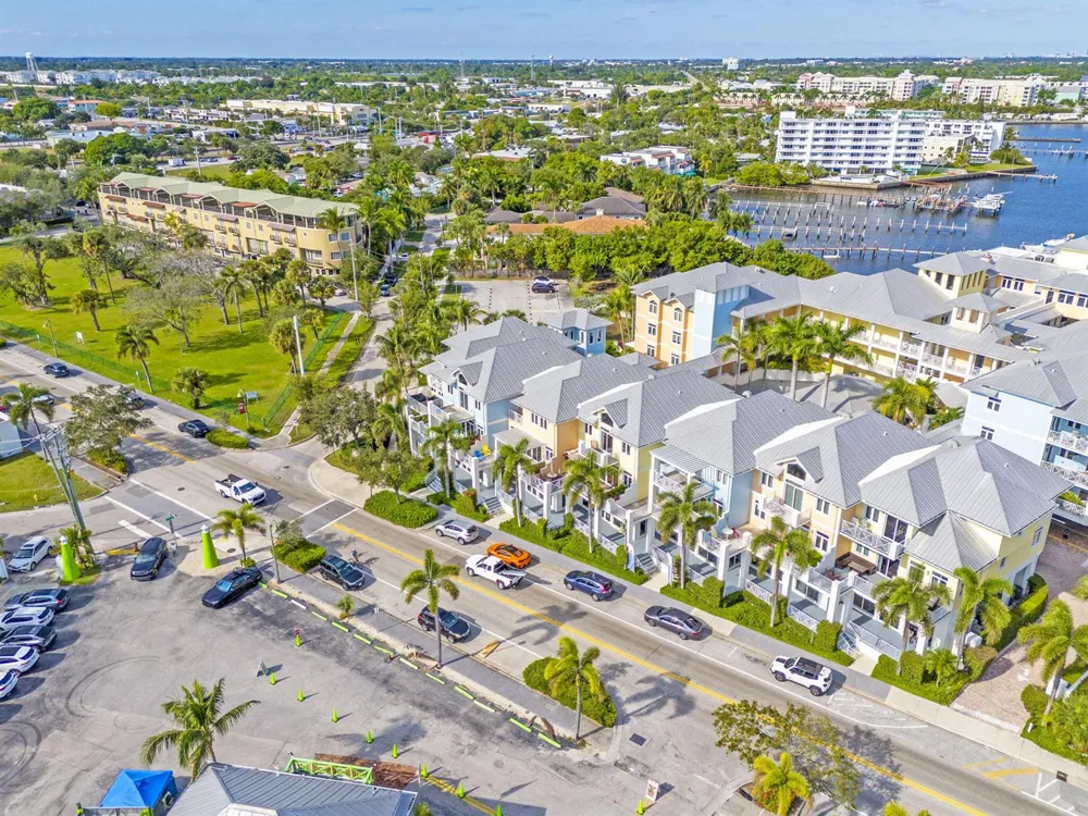 305 E Ocean Avenue #Th-7 Lantana, FL 33462