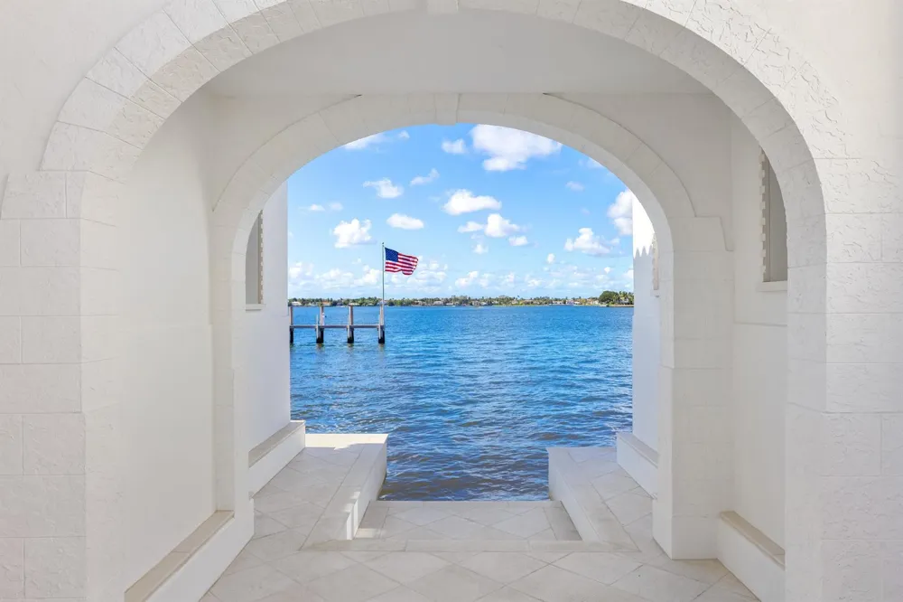 800 S County Road Palm Beach, FL 33480