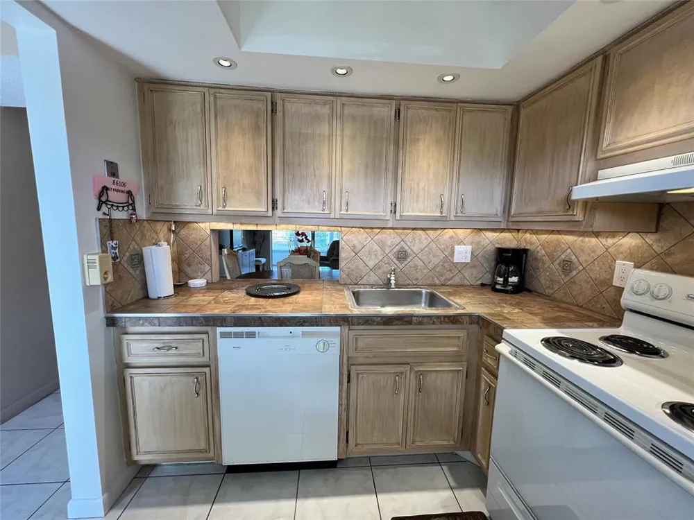 2800 NW 47th Terrace #106b Lauderdale Lakes, FL 33313
