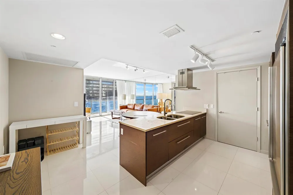 495 Brickell Avenue #911 Miami, FL 33131