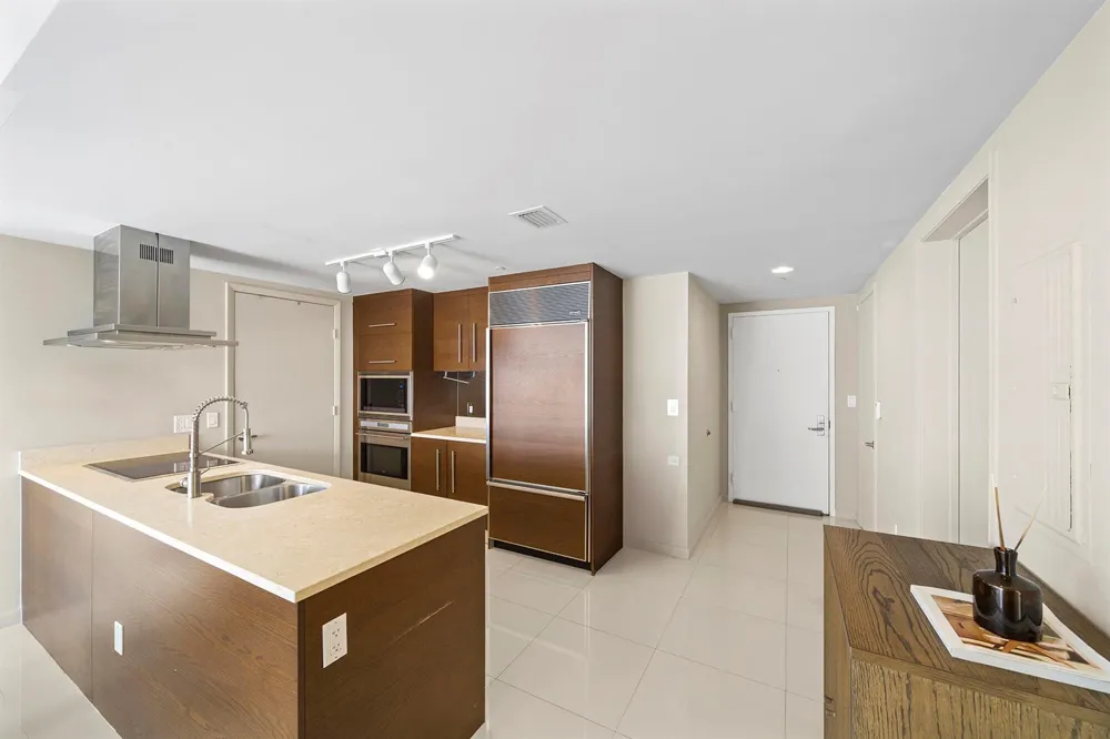 495 Brickell Avenue #911 Miami, FL 33131