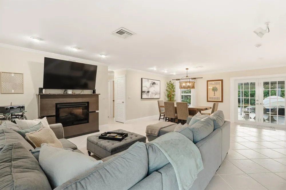 1905 Meadow Court Palm Springs, FL 33406