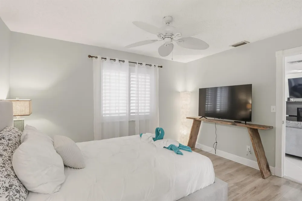 1905 Meadow Court Palm Springs, FL 33406