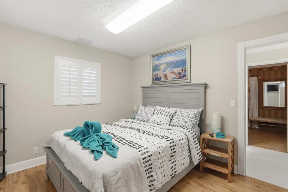 1905 Meadow Court Palm Springs, FL 33406