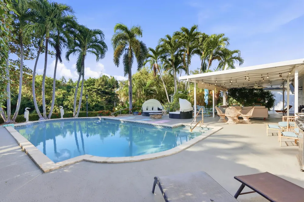 1905 Meadow Court Palm Springs, FL 33406