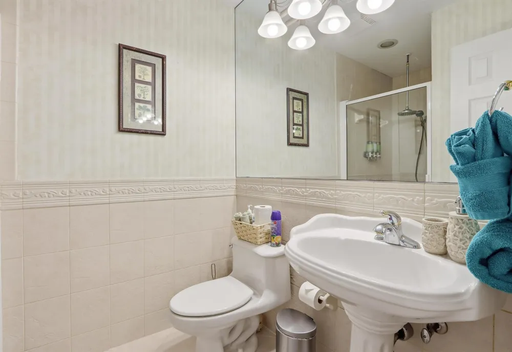 1905 Meadow Court Palm Springs, FL 33406