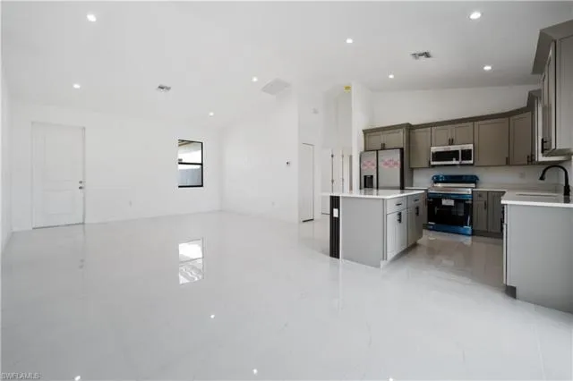 1213 NW 22nd Place Cape Coral, FL 33993