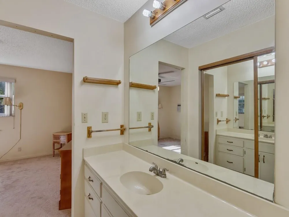 3105 Atlantic Boulevard Vero Beach, FL 32960